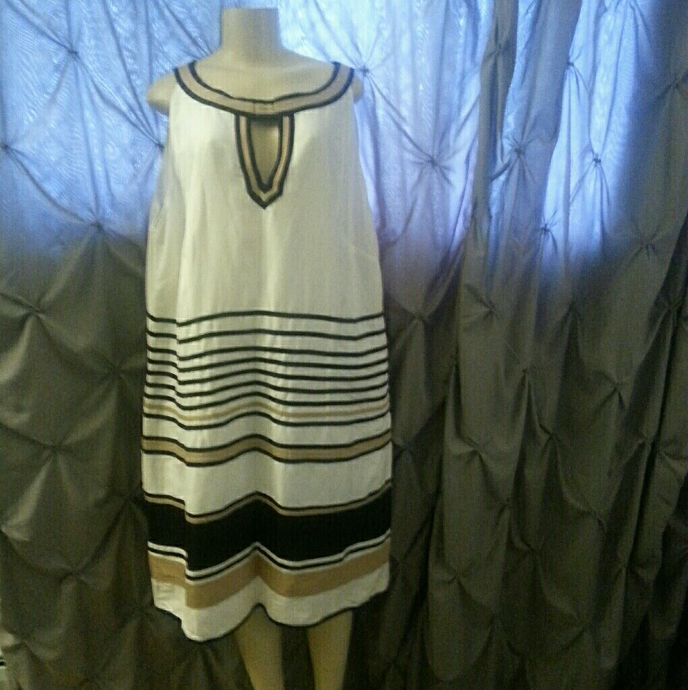 Never worn sleeveless shift dress with keyhole