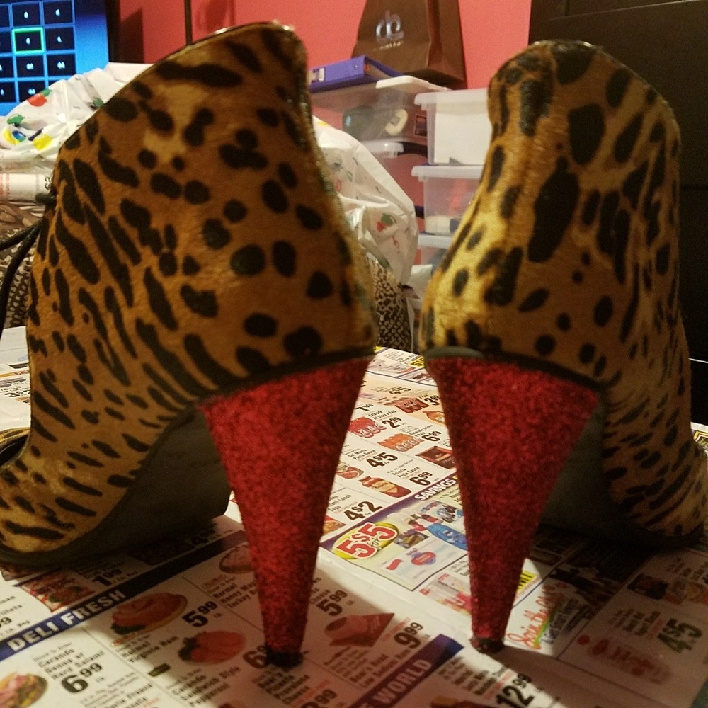 Kenneth Cole pond dona leopard heels sz 8.5