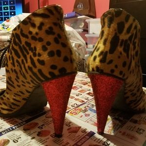 Kenneth Cole pond dona leopard heels sz 8.5