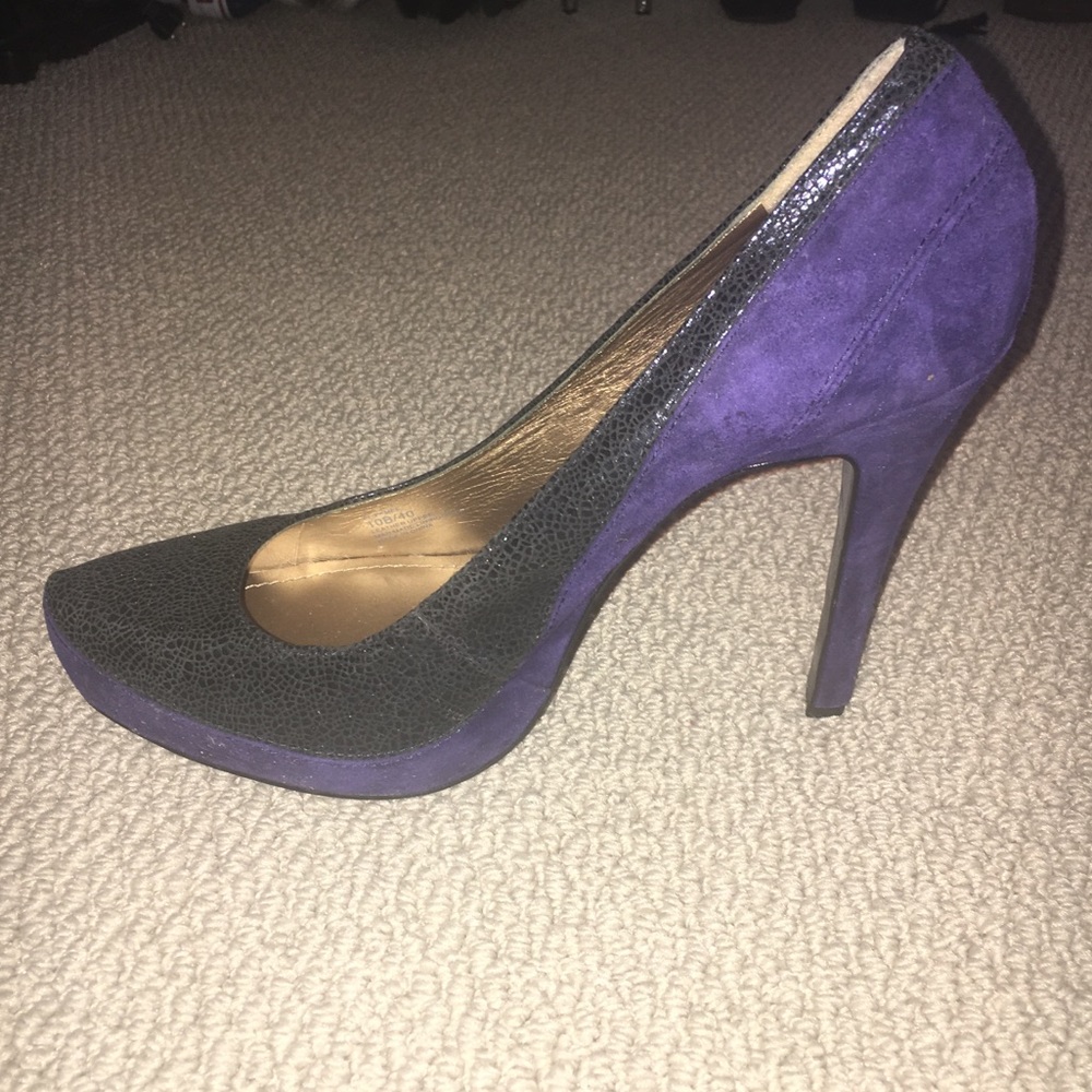 BCBG purple/suede black/snakeskin pumps