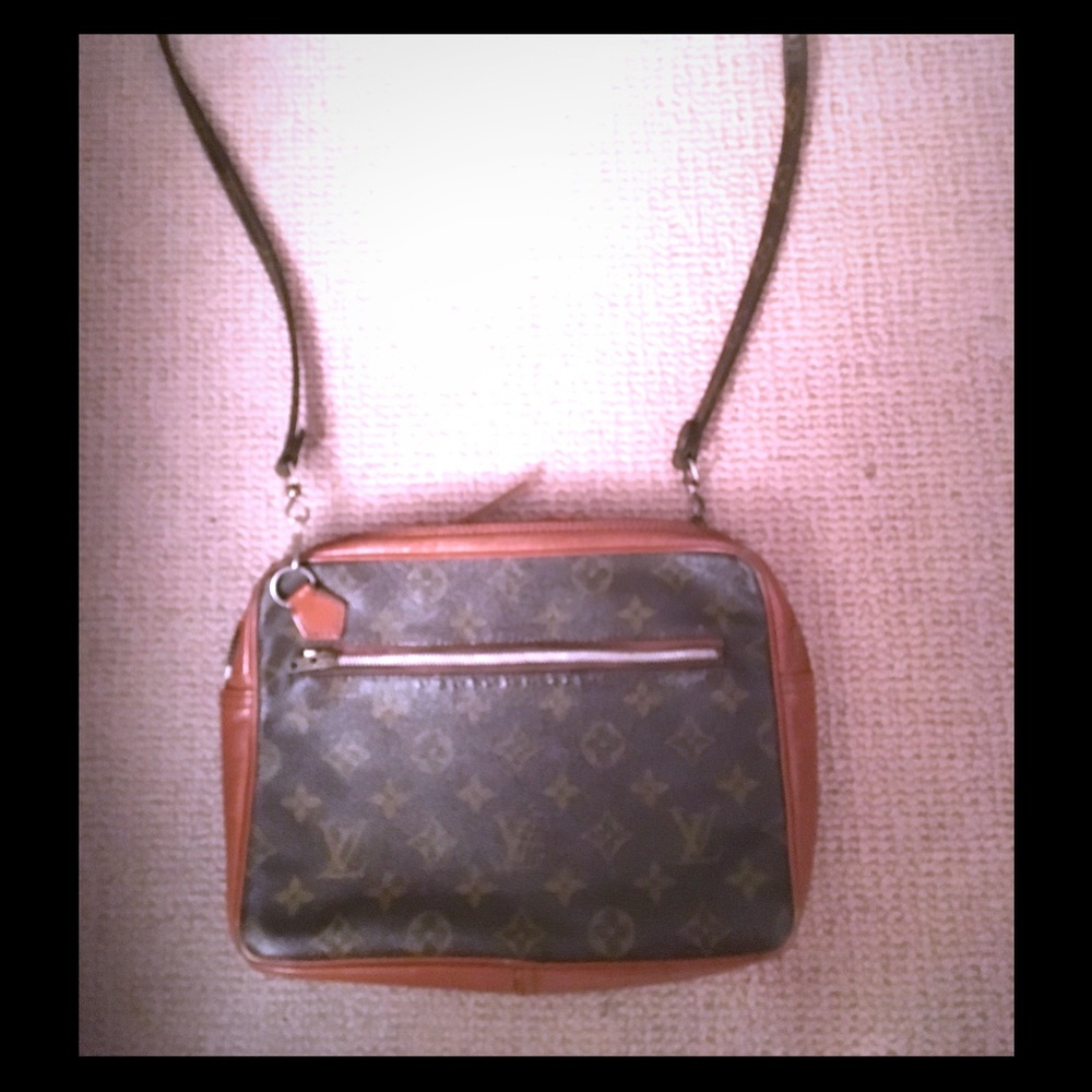 Louis Vuitton vintage shoulder bag needs care