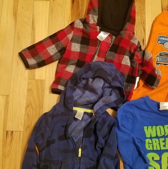 Bundle of toddler clothes - Picture 2 of 7
