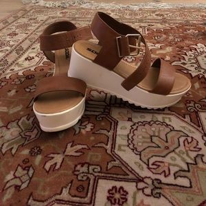 Platform nude Soda sandals