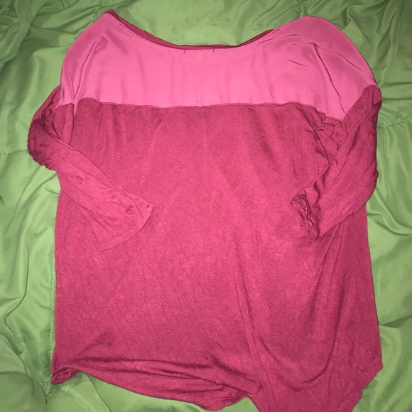 Pretty red top - Picture 2 of 3