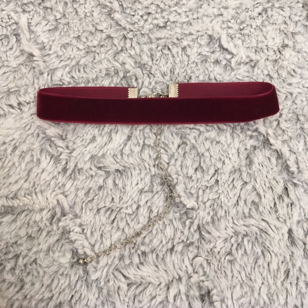 Red velvet choker [MAKE AN OFFER]