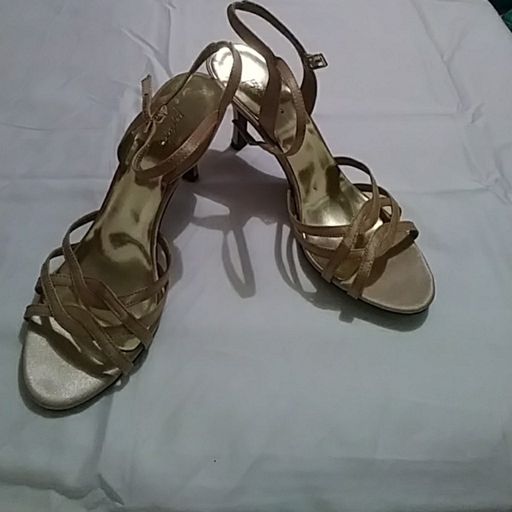 Jacqueline Ferrar Gold heels