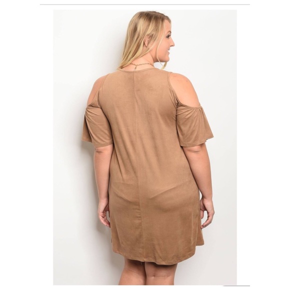 🎉now available 🎉plus size open shoulder dress - Picture 2 of 5