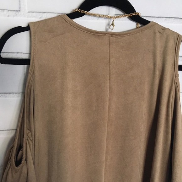 🎉now available 🎉plus size open shoulder dress - Picture 5 of 5