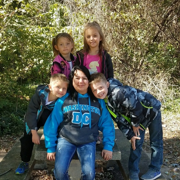 Meet your Posher, Cassandra - Picture 2 of 8