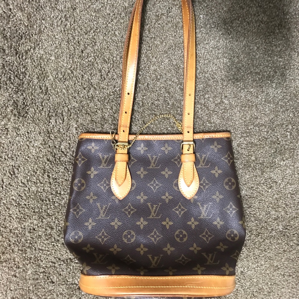**Authentic*** Louis Vuitton petite 23 bucket bag