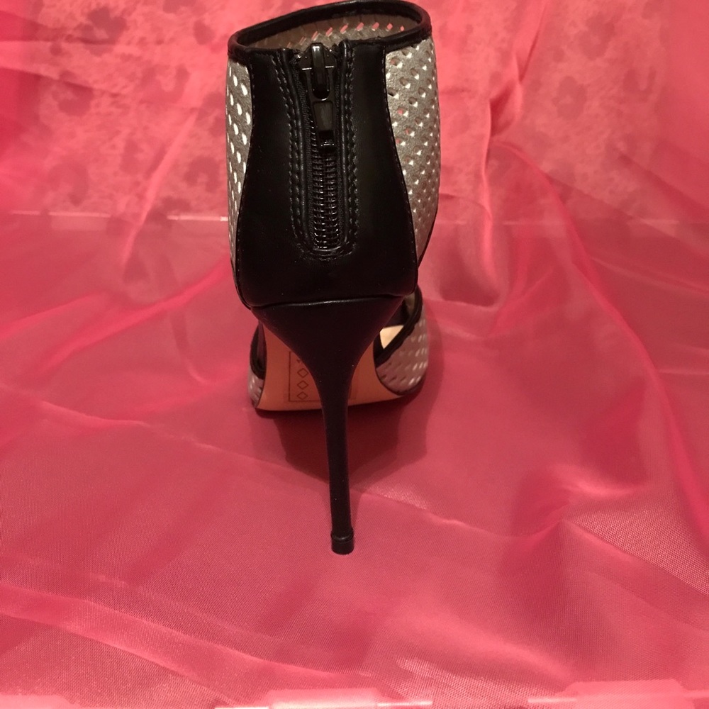 Anicka Heel - Picture 2 of 5