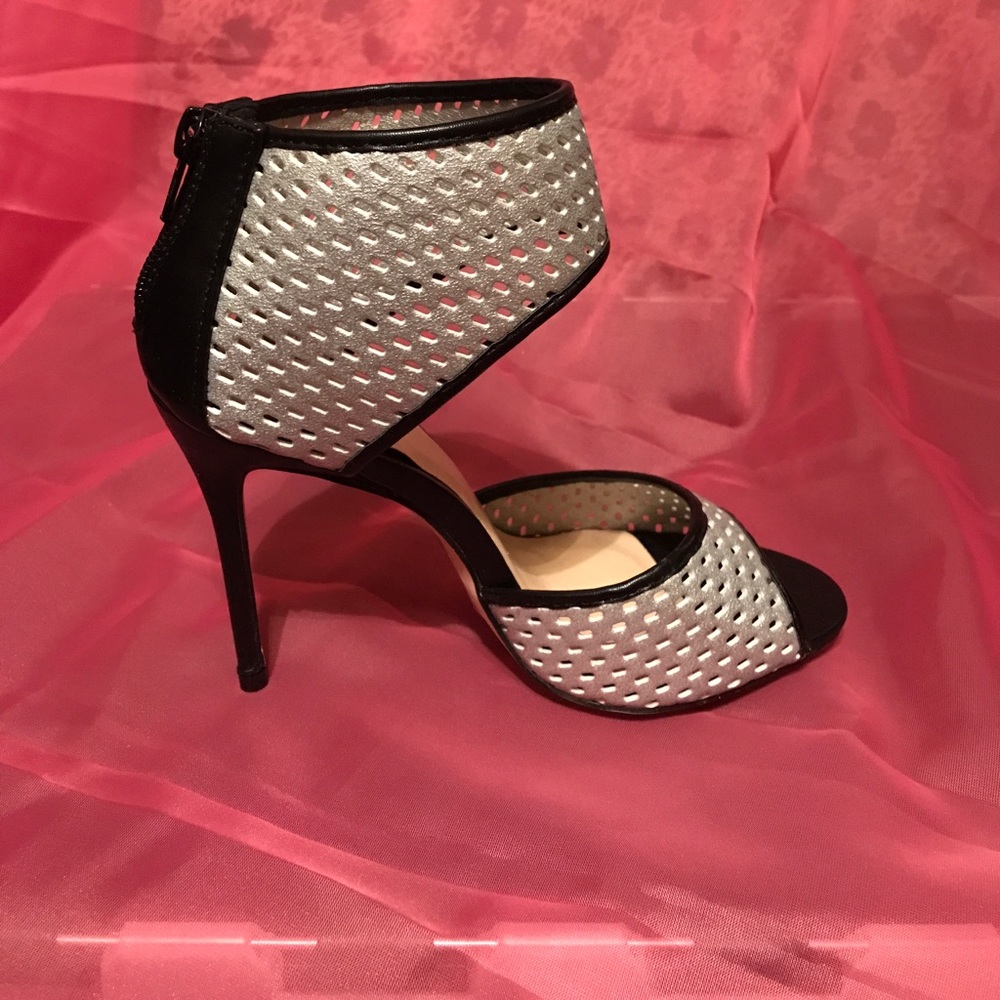 Anicka Heel - Picture 4 of 5
