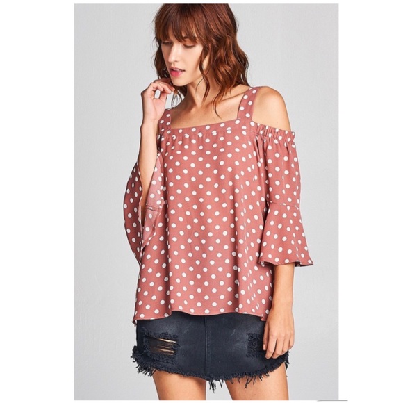 Tops - 🎉Host Pick 🎉 cold shoulder top