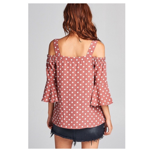 🎉Host Pick 🎉 cold shoulder top - Picture 2 of 3