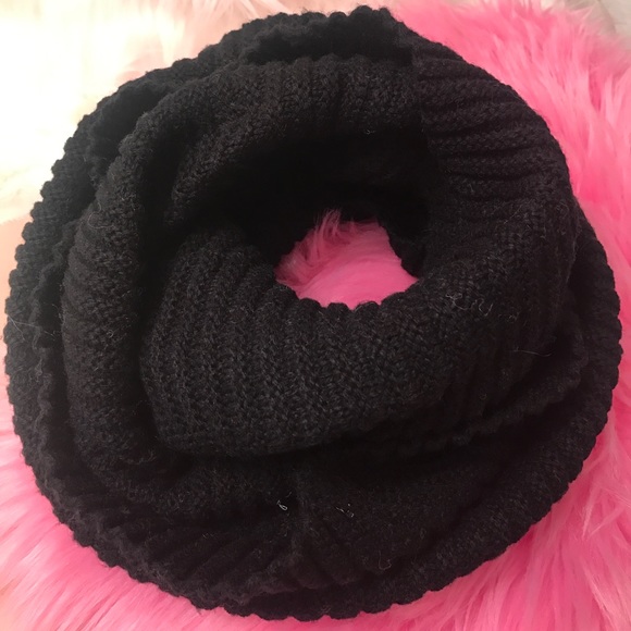 H&M Accessories - H&M black Infiniti scarf