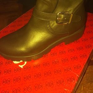 GUESS Tall brown zipper on the side Boots