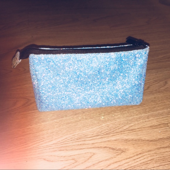 Makeup bundle ! - Picture 3 of 3