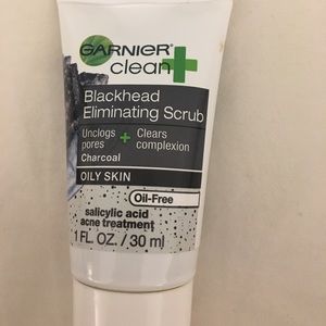 Garnier blackhead elimination scrub 💕