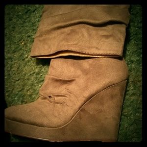 Wedge boots
