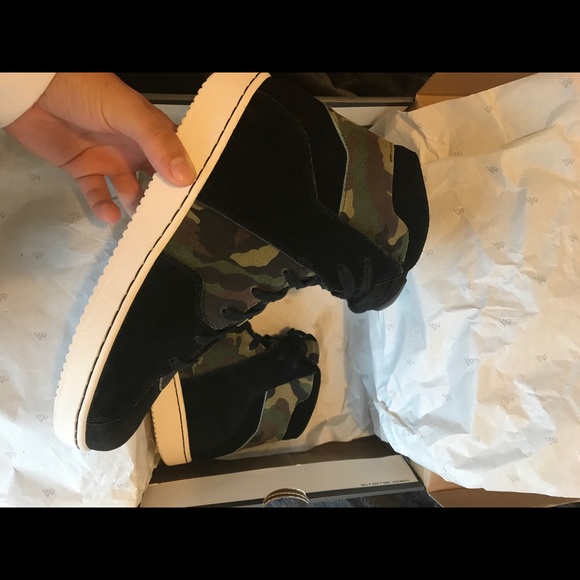 UA Yeezy Boost 350 V2 Belugas X Jordan Westbrooks - Picture 5 of 7