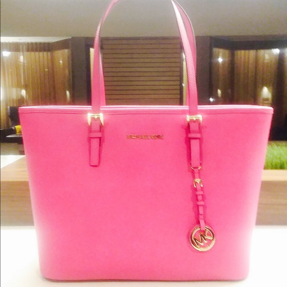 SOLD!!!!NWT MICHAEL KORS Leather tote