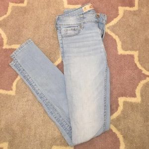 Light blue skinny jeans✨