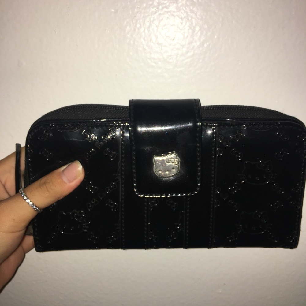 black hello kitty wallet