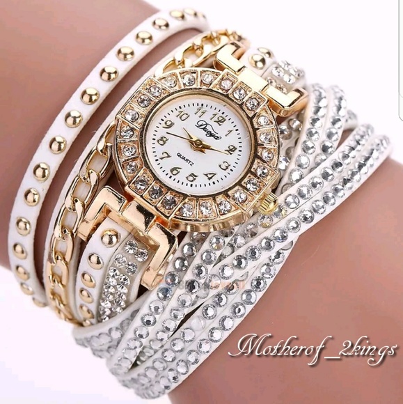 Accessories - ❤🔥REDUCED🔥❤ WHITE/GOLD  "WRAP" WATCH