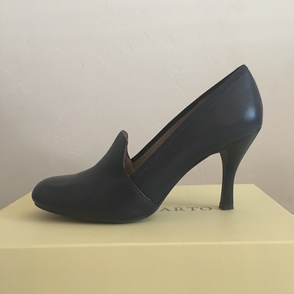 Franco Sarto Navy heels. 3” Heel