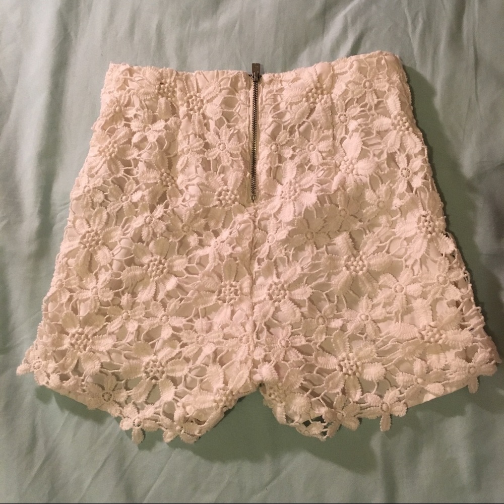 Hollister lace shorts - Picture 2 of 8