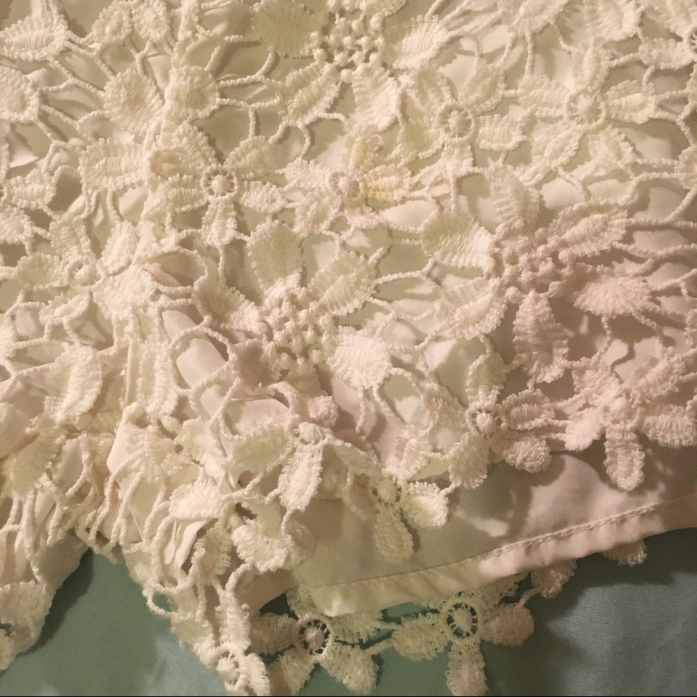 Hollister lace shorts - Picture 4 of 8