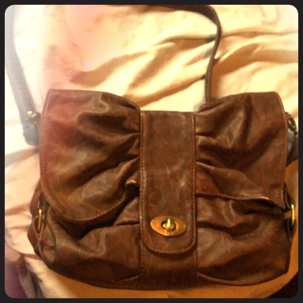 Hey small non-namebrand but adorable purse