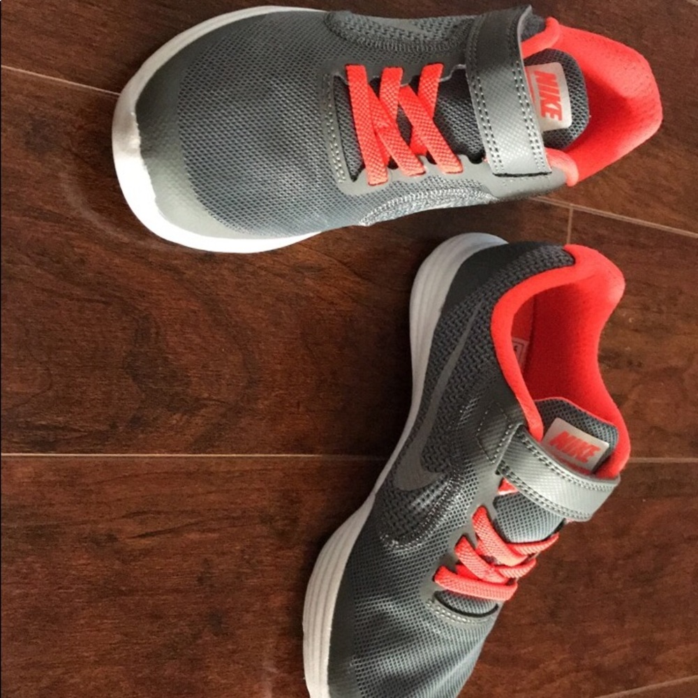 BRAND NEW nike shoes