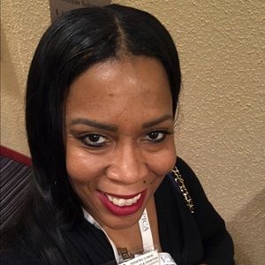 Meet your Posher, Elisa