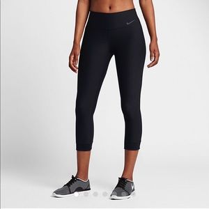 New with tags Nike Crop Pants Tight fit