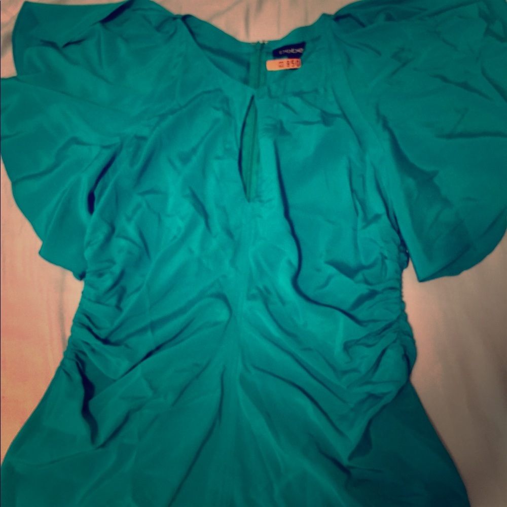 Flare sleeve/open shoulder keyhole shirt