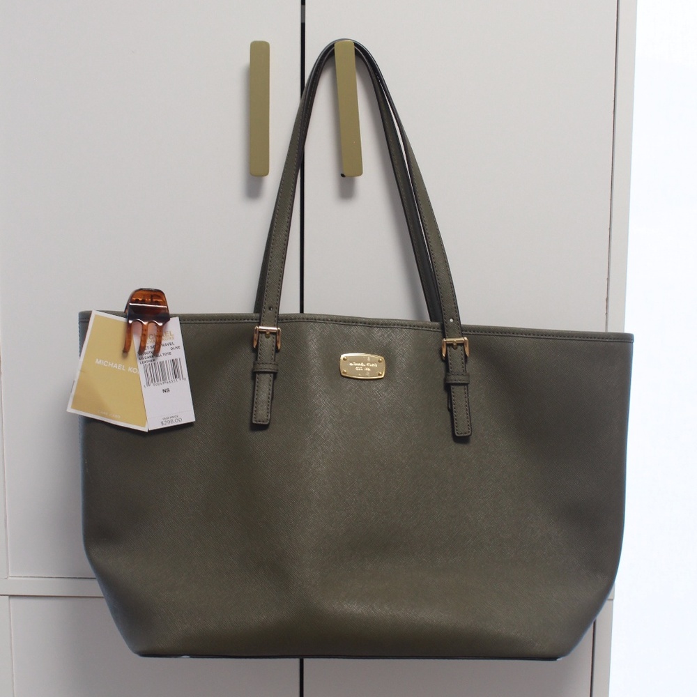 Michael Kors Jet Set Tote (green)- like new