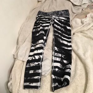 Lululemon black and white leggings