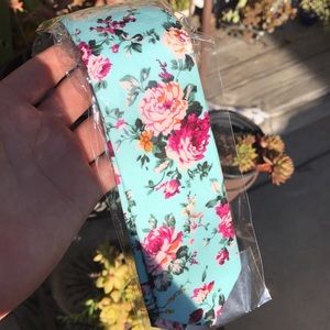 Floral necktie
