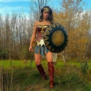 Cosplay Wonder woman will trade for Canada Goose