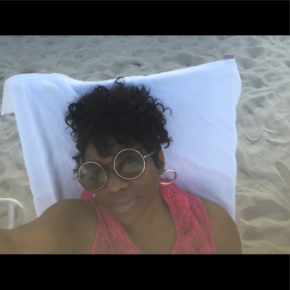 Meet your Posher, Monike