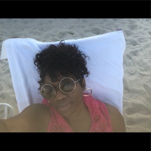 Meet your Posher, Monike