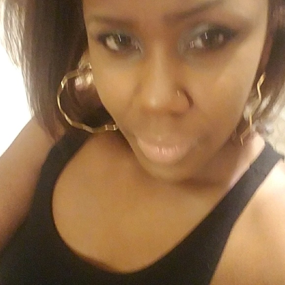 Meet your Posher, Tonia - Picture 1 of 1