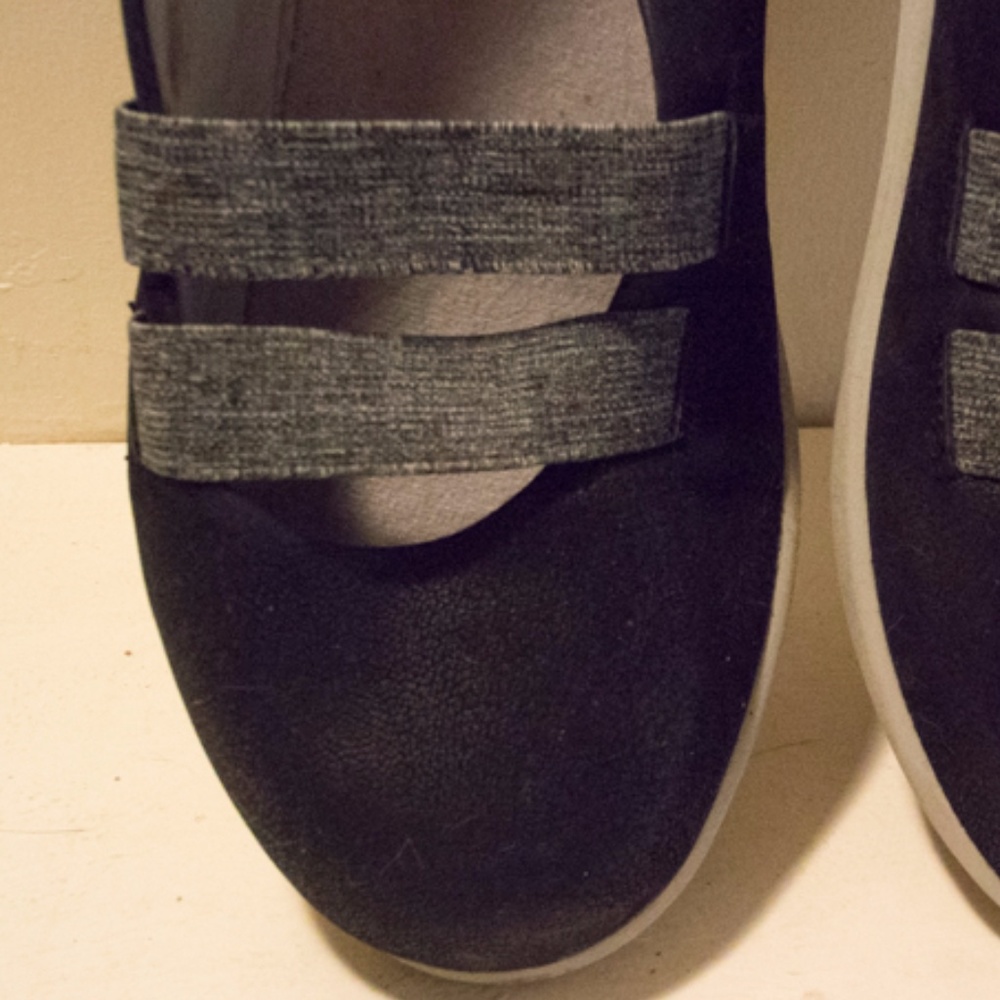 Clarks Walking Flats -- so Cute! gray straps