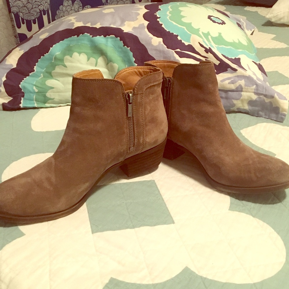Lucky brown suede booties with double side zipper