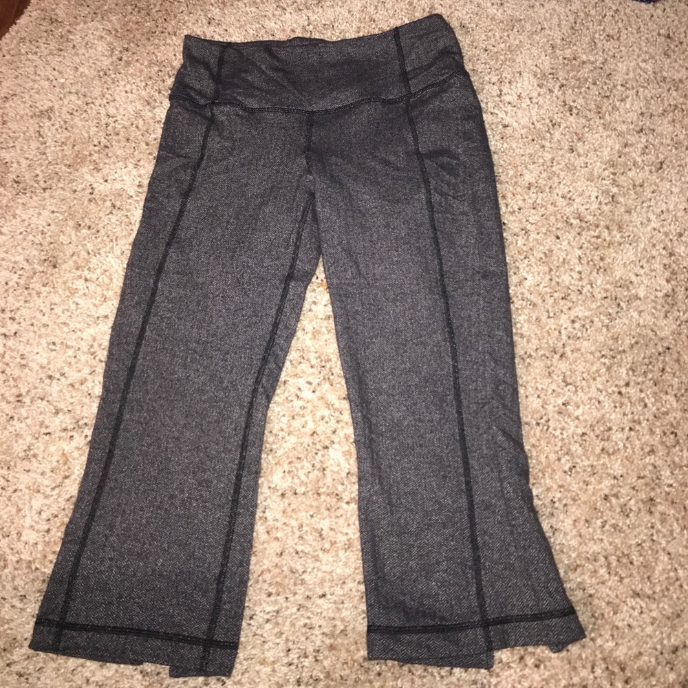 Lululemon crop workout pants