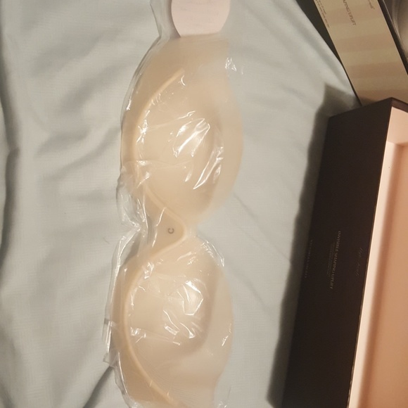 Invisible shaping uplift bra. - Picture 3 of 3