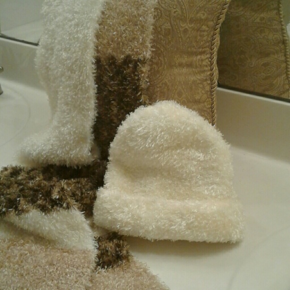 Scarf - Picture 2 of 5