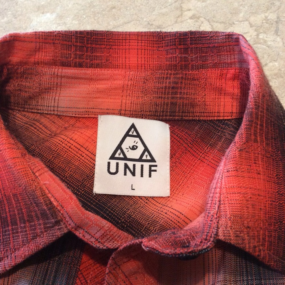 Unif cold shoulder button up