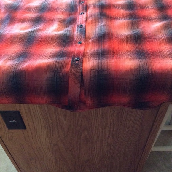 Unif cold shoulder button up - Picture 4 of 8